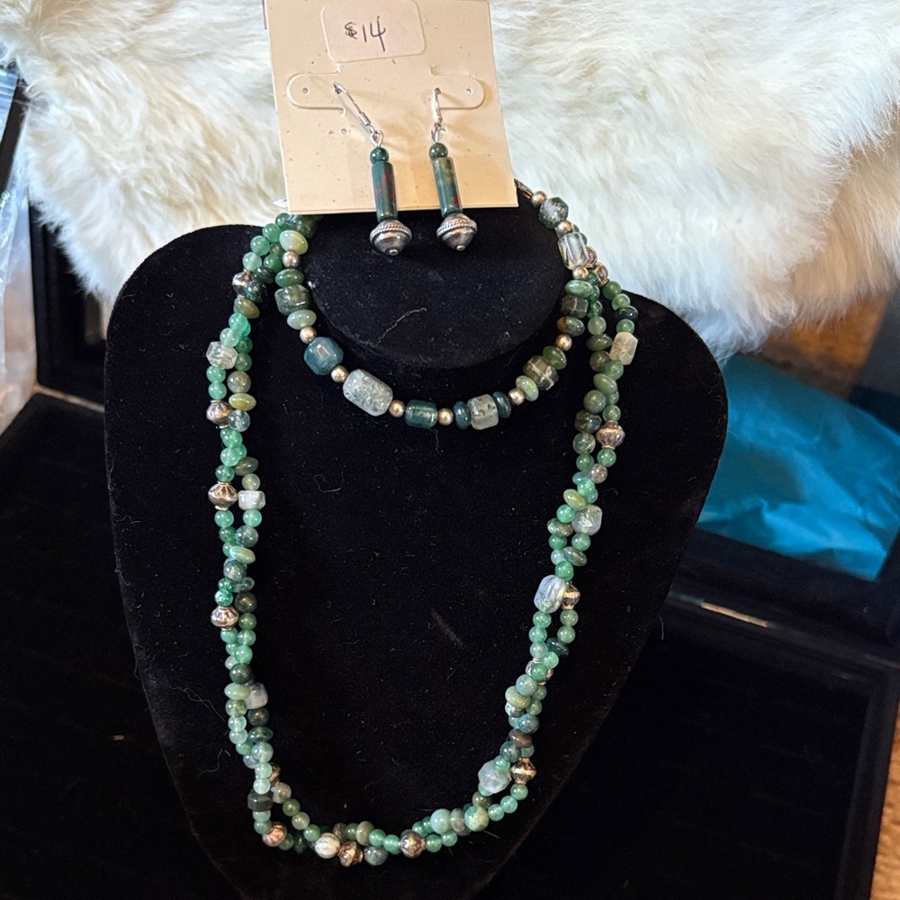 Elegant Green semi precious Beaded Jewelry Set